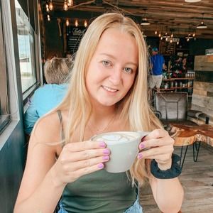 Meet your Posher, Danielle